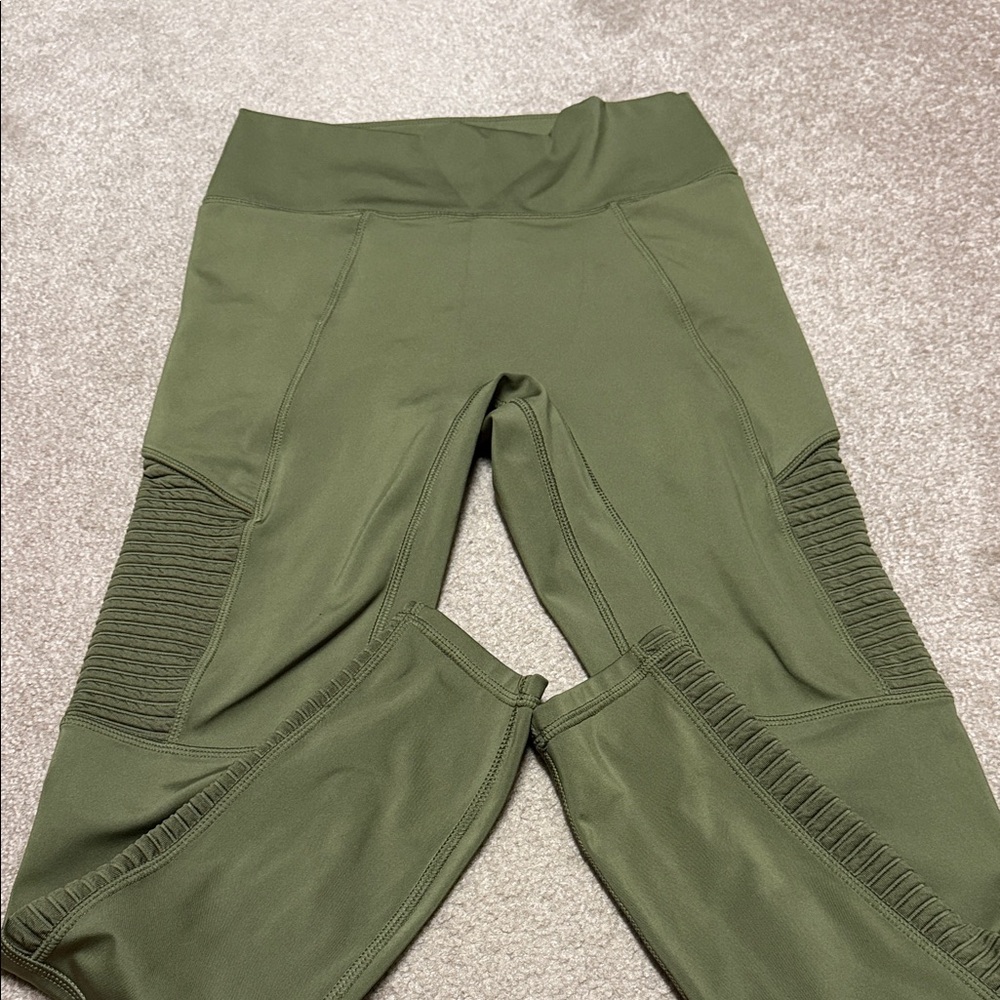 NWOT Fabletics Olive Green Leggings with Ribbed Detail